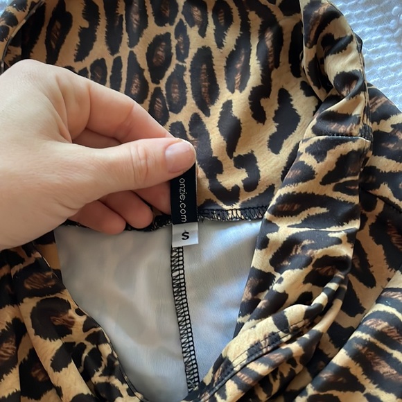 Onzie leopard biker shorts size small - Picture 4 of 5